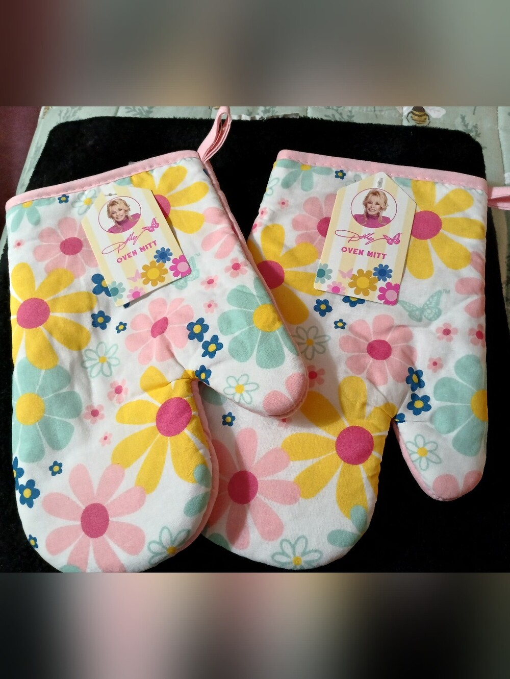 2026 DG Dolly Parton Floral Oven Mitts NWT
